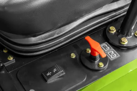 ZIPPER ZI-MBG850DS5 Diesel-Minibagger mit drei Schaufeln