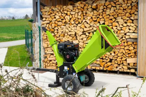 ZIPPER ZI-HAEK11000 Benzin-Gartenhäcksler mit Elektrostart